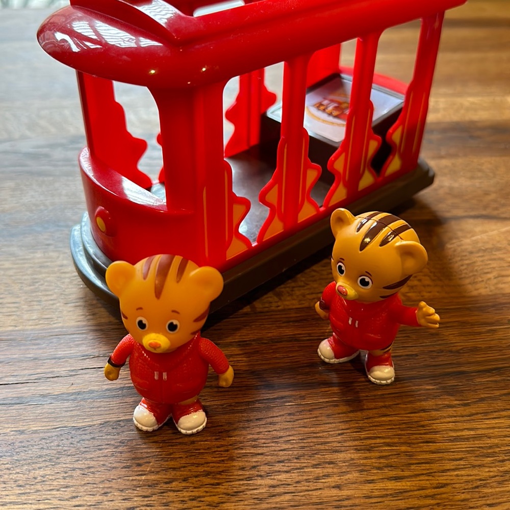 Daniel Tiger pull back and go trolley. GUC. Comes with two Daniel tigers.